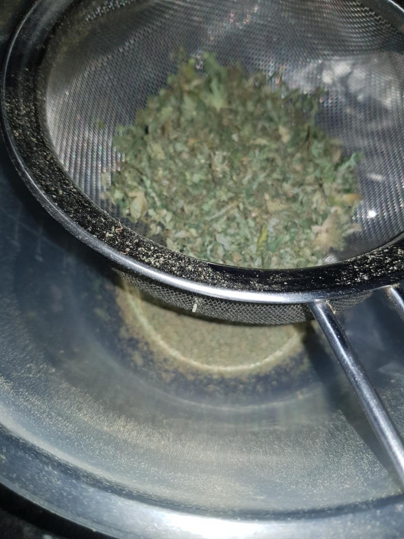 Dry sifted keif stage one filter sieve shake